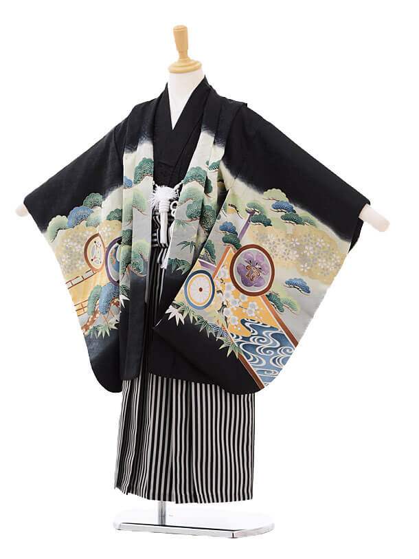 ■七五三レンタル一覧はこちらからどうぞ※商品の色については画面を表示するモニターによって実際と多少異なる場合がございます。ご了承下さいませ。 商品詳細 ［七五三レンタル］ ■素材：ポリエステル100％ ■羽織丈：65cm　肩裄：49cm　袖丈：57cm（羽織） ■袴丈：60cm（おへそからくるぶしまでの長さです。） 5〜6歳の標準サイズに調整済みです。 身長110〜120cm前後 ※総柄のため写真と少し異なることがあります。※箱タイプでの配送になります。 七五三サイズ等について詳しくは 《京都かしいしょう》まで メールにてお問い合わせ下さい。 --> ※システム上、カレンダーが「×」でもご注文は可能ですが、ご予約をお取りすることが出来ません。 ご利用日が「○」の商品からご注文下さい。 尚、ご予約の確定は「【京都かしいしょう】ご注文内容のご案内」メールにてお知らせいたします。