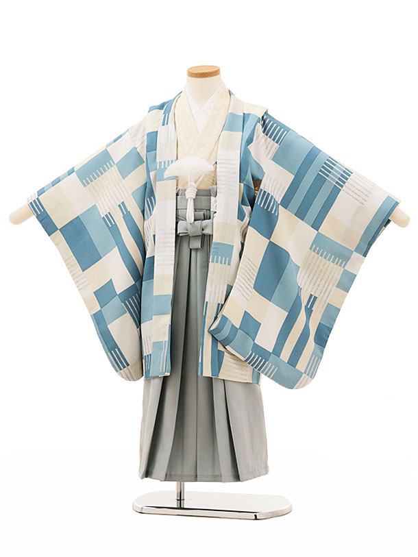 ■七五三レンタル一覧はこちらからどうぞ※商品の色については画面を表示するモニターによって実際と多少異なる場合がございます。ご了承下さいませ。 商品詳細 ［七五三レンタル］ ■素材:化繊 ■身丈:67cm 肩裄:50cm 袖丈:54cm(羽織)■袴丈:60cm(おへそからくるぶしまでの長さです。)※標準サイズに調整済みです。※総柄のため柄の出方が写真と少し異なる場合がございます※簡単なサイズ調整が必要な場合があります。※小物は着物に合わせてコーディネートさせていただきます。箱タイプでの配送となります。 身長 110〜120cm前後 サイズ等について詳しくは 《京都かしいしょう》まで メールにてお問い合わせ下さい。 【送料無料（北海道・沖縄・一部離島を除く）】七五三レンタル料金最安値に挑戦！ ※システム上、カレンダーが「×」でもご注文は可能ですが、ご予約をお取りすることが出来ません。 ご利用日が「○」の商品からご注文下さい。 尚、ご予約の確定は「【京都かしいしょう】ご注文内容のご案内」メールにてお知らせいたします。