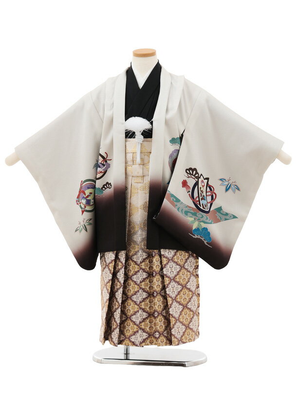 ■七五三レンタル一覧はこちらからどうぞ※商品の色については画面を表示するモニターによって実際と多少異なる場合がございます。ご了承下さいませ。 商品詳細 ［七五三レンタル］ ■素材:化繊 ■身丈:59cm 肩裄:51cm 袖丈:49cm(羽織)■袴丈:60cm(おへそからくるぶしまでの長さです。)※標準サイズに調整済みです。※簡単なサイズ調整が必要な場合があります。※小物は着物に合わせてコーディネートさせていただきます。箱タイプでの配送となります。 身長 110〜120cm前後 サイズ等について詳しくは 《京都かしいしょう》まで メールにてお問い合わせ下さい。 【送料無料（北海道・沖縄・一部離島を除く）】七五三レンタル料金最安値に挑戦！ ※システム上、カレンダーが「×」でもご注文は可能ですが、ご予約をお取りすることが出来ません。 ご利用日が「○」の商品からご注文下さい。 尚、ご予約の確定は「【京都かしいしょう】ご注文内容のご案内」メールにてお知らせいたします。