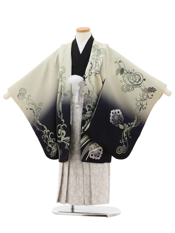 ■七五三レンタル一覧はこちらからどうぞ※商品の色については画面を表示するモニターによって実際と多少異なる場合がございます。ご了承下さいませ。 商品詳細 ［七五三レンタル］ ■素材:化繊 ■身丈:64cm 肩裄:51cm 袖丈:50cm(羽織)■袴丈:60cm(おへそからくるぶしまでの長さです。)※標準サイズに調整済みです。※簡単なサイズ調整が必要な場合があります。※小物は着物に合わせてコーディネートさせていただきます。箱タイプでの配送となります。 身長 110〜120cm前後 サイズ等について詳しくは 《京都かしいしょう》まで メールにてお問い合わせ下さい。 【送料無料（北海道・沖縄・一部離島を除く）】七五三レンタル料金最安値に挑戦！ ※システム上、カレンダーが「×」でもご注文は可能ですが、ご予約をお取りすることが出来ません。 ご利用日が「○」の商品からご注文下さい。 尚、ご予約の確定は「【京都かしいしょう】ご注文内容のご案内」メールにてお知らせいたします。