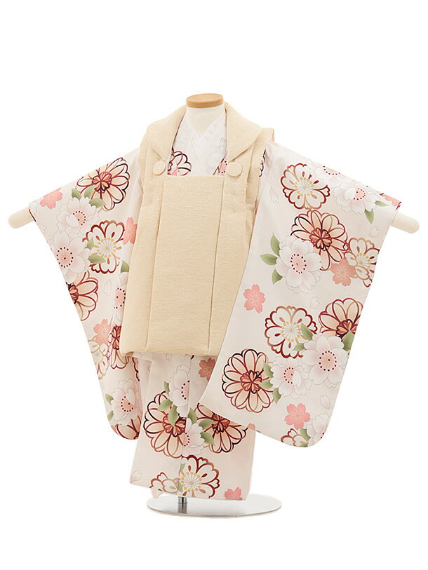 ■七五三レンタル一覧はこちらからどうぞ※商品の色については画面を表示するモニターによって実際と多少異なる場合がございます。ご了承下さいませ。 商品詳細 ［七五三レンタル］ ■素材:化繊 ■身丈:76cm 肩裄:42cm 袖丈:57cm※標準サイズに調整済みです。※簡単なサイズ調整(腰紐にて)が必要な場合があります。※小物は着物に合わせてコーディネートさせていただきます。箱タイプでの配送となります。 身長 90〜100cm前後 サイズ等について詳しくは 《京都かしいしょう》まで メールにてお問い合わせ下さい。 【送料無料（北海道・沖縄・一部離島を除く）】七五三レンタル料金最安値に挑戦！ ※システム上、カレンダーが「×」でもご注文は可能ですが、ご予約をお取りすることが出来ません。 ご利用日が「○」の商品からご注文下さい。 尚、ご予約の確定は「【京都かしいしょう】ご注文内容のご案内」メールにてお知らせいたします。