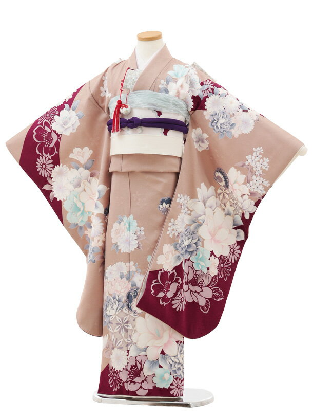 ■七五三レンタル一覧はこちらからどうぞ※商品の色については画面を表示するモニターによって実際と多少異なる場合がございます。ご了承下さいませ。 商品詳細 ［七五三レンタル］ ■素材:化繊 ■身丈:132cm 肩裄:54cm 袖丈:76cm ※標準サイズに調整済みです。 ※簡単なサイズ調整(腰紐にて)が必要な場合があります。 ※小物は着物に合わせてコーディネートさせていただきます。 箱タイプでの配送となります。 身長 115〜125cm前後 サイズ等について詳しくは 《京都かしいしょう》まで メールにてお問い合わせ下さい。 【送料無料（北海道・沖縄・一部離島を除く）】七五三レンタル料金最安値に挑戦！ ※システム上、カレンダーが「×」でもご注文は可能ですが、ご予約をお取りすることが出来ません。 ご利用日が「○」の商品からご注文下さい。 尚、ご予約の確定は「【京都かしいしょう】ご注文内容のご案内」メールにてお知らせいたします。