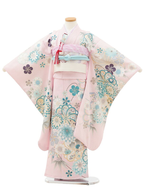 ■七五三レンタル一覧はこちらからどうぞ※商品の色については画面を表示するモニターによって実際と多少異なる場合がございます。ご了承下さいませ。 商品詳細 ［七五三レンタル］ ■素材:化繊 ■身丈:132cm 肩裄:54cm 袖丈:76cm ※標準サイズに調整済みです。 ※簡単なサイズ調整(腰紐にて)が必要な場合があります。 ※小物は着物に合わせてコーディネートさせていただきます。 箱タイプでの配送となります。 身長 115〜125cm前後 サイズ等について詳しくは 《京都かしいしょう》まで メールにてお問い合わせ下さい。 【送料無料（北海道・沖縄・一部離島を除く）】七五三レンタル料金最安値に挑戦！ ※システム上、カレンダーが「×」でもご注文は可能ですが、ご予約をお取りすることが出来ません。 ご利用日が「○」の商品からご注文下さい。 尚、ご予約の確定は「【京都かしいしょう】ご注文内容のご案内」メールにてお知らせいたします。