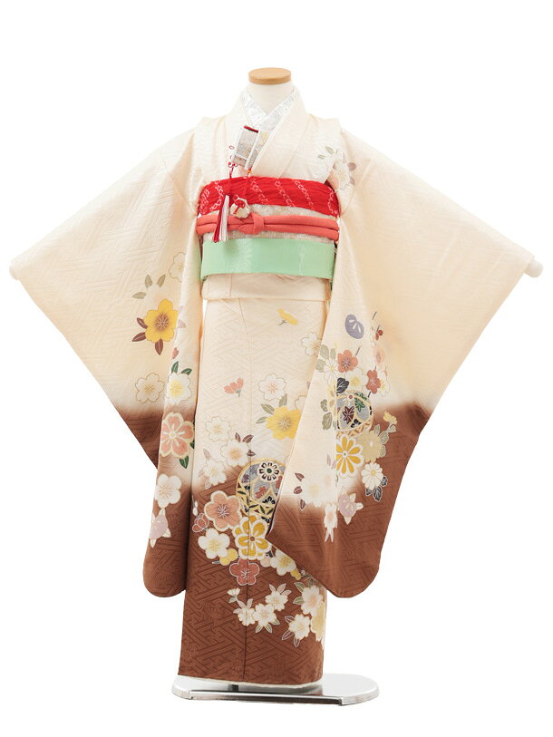 ■七五三レンタル一覧はこちらからどうぞ※商品の色については画面を表示するモニターによって実際と多少異なる場合がございます。ご了承下さいませ。 商品詳細 ［七五三レンタル］ ■素材:正絹 ■身丈:133cm 肩裄:54cm 袖丈:76cm ※標準サイズに調整済みです。 ※簡単なサイズ調整(腰紐にて)が必要な場合があります。※着物(表地)のみ正絹です。 ※小物は着物に合わせてコーディネートさせていただきます。 箱タイプでの配送となります。 身長 115〜125cm前後 サイズ等について詳しくは 《京都かしいしょう》まで メールにてお問い合わせ下さい。 【送料無料（北海道・沖縄・一部離島を除く）】七五三レンタル料金最安値に挑戦！ ※システム上、カレンダーが「×」でもご注文は可能ですが、ご予約をお取りすることが出来ません。 ご利用日が「○」の商品からご注文下さい。 尚、ご予約の確定は「【京都かしいしょう】ご注文内容のご案内」メールにてお知らせいたします。