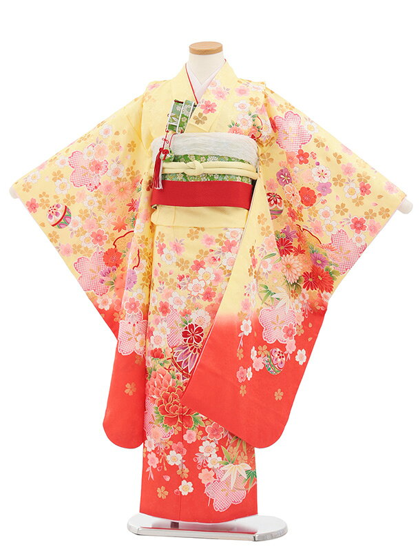 ■七五三レンタル一覧はこちらからどうぞ※商品の色については画面を表示するモニターによって実際と多少異なる場合がございます。ご了承下さいませ。 商品詳細 ［七五三レンタル］ ■素材:化繊 ■身丈:133cm 肩裄:54cm 袖丈:76cm ※標準サイズに調整済みです。 ※簡単なサイズ調整(腰紐にて)が必要な場合があります。※総柄のため柄の出方が写真と少し異なる場合がございます。 ※小物は着物に合わせてコーディネートさせていただきます。 箱タイプでの配送となります。 身長 115〜125cm前後 サイズ等について詳しくは 《京都かしいしょう》まで メールにてお問い合わせ下さい。 【送料無料（北海道・沖縄・一部離島を除く）】七五三レンタル料金最安値に挑戦！ ※システム上、カレンダーが「×」でもご注文は可能ですが、ご予約をお取りすることが出来ません。 ご利用日が「○」の商品からご注文下さい。 尚、ご予約の確定は「【京都かしいしょう】ご注文内容のご案内」メールにてお知らせいたします。