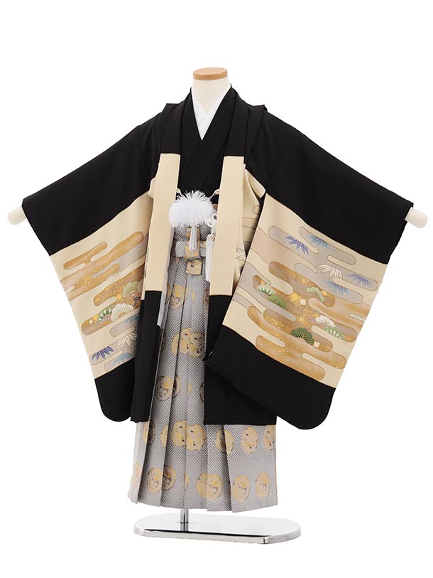 ■七五三レンタル一覧はこちらからどうぞ※商品の色については画面を表示するモニターによって実際と多少異なる場合がございます。ご了承下さいませ。 商品詳細 ［七五三レンタル］ ■素材:正絹 ■身丈:71cm 肩裄:51cm 袖丈:58cm(羽織)■袴丈:60cm(おへそからくるぶしまでの長さです。)※標準サイズに調整済みです。※着物と羽織の表地は『正絹』、袴は『化繊』となっております。※簡単なサイズ調整(腰紐にて)が必要な場合があります。※小物は着物に合わせてコーディネートさせていただきます。箱タイプでの配送となります。 身長 110〜120cm前後 サイズ等について詳しくは 《京都かしいしょう》まで メールにてお問い合わせ下さい。 【送料無料（北海道・沖縄・一部離島を除く）】七五三レンタル料金最安値に挑戦！ ※システム上、カレンダーが「×」でもご注文は可能ですが、ご予約をお取りすることが出来ません。 ご利用日が「○」の商品からご注文下さい。 尚、ご予約の確定は「【京都かしいしょう】ご注文内容のご案内」メールにてお知らせいたします。