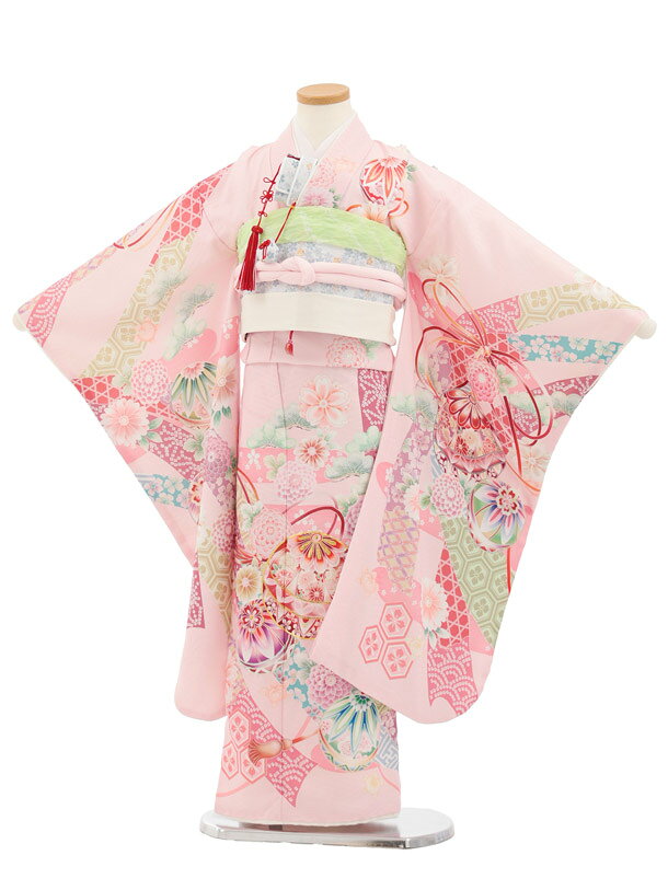 ■七五三レンタル一覧はこちらからどうぞ※商品の色については画面を表示するモニターによって実際と多少異なる場合がございます。ご了承下さいませ。 商品詳細 ［七五三レンタル］ ■素材:化繊 ■身丈:133cm 肩裄:54cm 袖丈:76cm ※標準サイズに調整済みです。 ※簡単なサイズ調整(腰紐にて)が必要な場合があります。 ※小物は着物に合わせてコーディネートさせていただきます。 箱タイプでの配送となります。 身長 115〜125cm前後 サイズ等について詳しくは 《京都かしいしょう》まで メールにてお問い合わせ下さい。 【送料無料（北海道・沖縄・一部離島を除く）】七五三レンタル料金最安値に挑戦！ ※システム上、カレンダーが「×」でもご注文は可能ですが、ご予約をお取りすることが出来ません。 ご利用日が「○」の商品からご注文下さい。 尚、ご予約の確定は「【京都かしいしょう】ご注文内容のご案内」メールにてお知らせいたします。