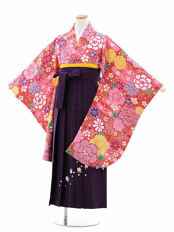 ■ジュニア袴レンタル一覧はこちらからどうぞ※商品の色については画面を表示するモニターによって実際と多少異なる場合がございます。ご了承下さいませ。 商品詳細 ［女袴レンタル］ ■素材：合成繊維100％ ■肩裄：65cm　袖丈：75cm　袴丈：83cm 適応サイズ・・・ 12歳前後の標準サイズに調整済みです。 身長　143cm〜148cm前後 ※簡単なサイズ調整が必要な場合があります。 ※小物はこちらでコーディネートさせて頂きます。 ※総柄のため写真と柄の出方が少し異なることがあります。 ※箱タイプでの配送となります。 〜子供袴フルセットレンタル（付属品）〜 着物・袴・長襦袢・半幅帯・草履・足袋・腰紐4本・和装ベルト・前板・伊達〆2本・えり芯 こちらの商品の長襦袢は、袖なしタイプになります。 肌襦袢は付属いたしませんのでキャミソールなどの袖の無い肌着をご用意ください。 女袴サイズ等について詳しくは 《京都かしいしょう》まで メールにてお問い合わせ下さい。 【送料無料（北海道・沖縄・一部離島を除く）】ジュニア袴レンタル最安値に挑戦！