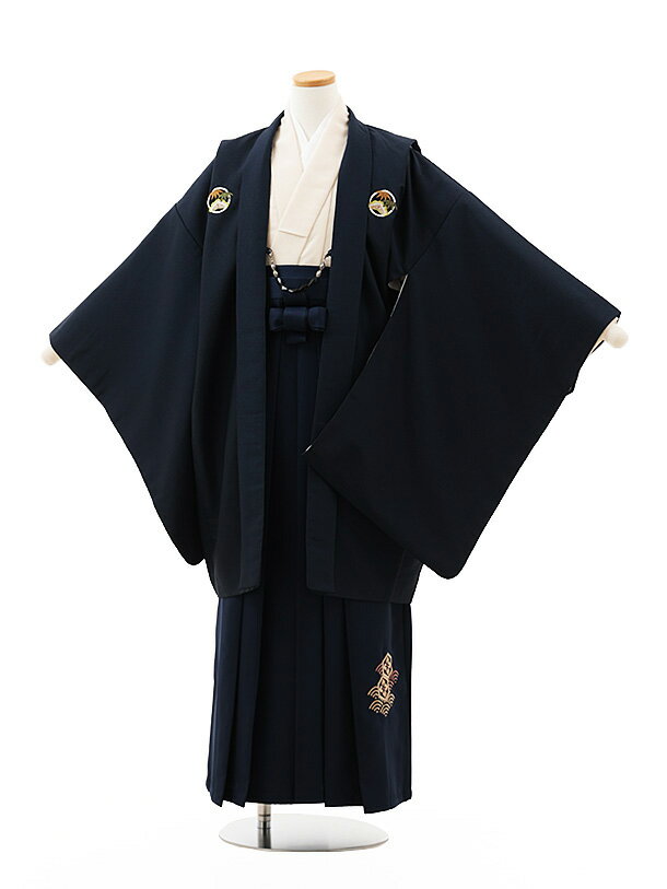 ■ジュニア袴レンタル一覧はこちらからどうぞ※商品の色については画面を表示するモニターによって実際と多少異なる場合がございます。ご了承下さいませ。 商品詳細 ［ジュニア袴レンタル］ ■素材：化繊 ■身丈：80cm　肩裄：65cm　袖丈：56cm (羽織) ■袴丈：83cm (おへそからくるぶしまでの長さです。) ※12歳の標準サイズに調整済みです。 ※小物はこちらでコーディネートさせて頂きます。 ※こちらの商品の長襦袢は、袖なしタイプになります。 肌襦袢は付属いたしませんので,U首のシャツなどの肌着をご用意ください。 こちらの商品は箱タイプでの配送となります。 身長　145〜150cm前後 〜子供袴フルセットレンタル（付属品）〜着物・羽織・袖なし長襦袢・角帯と袴の一体型袴・羽織紐またはチェーン・草履・足袋・衿芯・サスペンダー サイズ等について詳しくは 《京都かしいしょう》まで メールにてお問い合わせ下さい。 【送料無料（北海道・沖縄・一部離島を除く）】ジュニア袴レンタル最安値に挑戦！