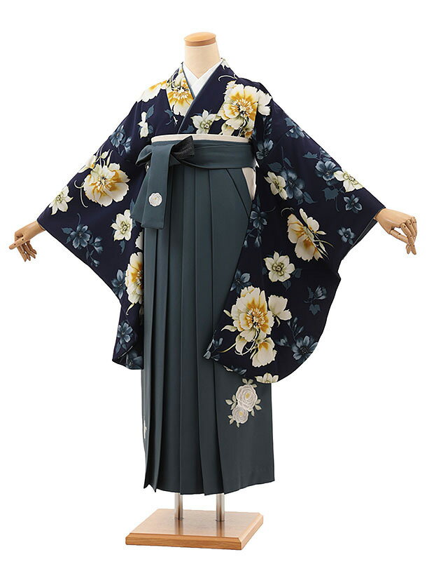 ■ジュニア袴レンタル一覧はこちらからどうぞ※商品の色については画面を表示するモニターによって実際と多少異なる場合がございます。ご了承下さいませ。 商品詳細 ［小学生卒業式(女の子)袴レンタル］ ■素材：合成繊維100％ ■肩裄：68cm　袖丈：76cm　袴丈：87cm 適応サイズ・・・ 12歳前後のサイズに調整済みです。 身長　148cm〜153cm前後 ※簡単なサイズ調整が必要な場合があります。 ※小物はこちらでコーディネートさせて頂きます。 ※箱タイプでの配送となります。 女袴サイズ等について詳しくは 《京都かしいしょう》まで メールにてお問い合わせ下さい。 【送料無料（北海道・沖縄・一部離島を除く）】ジュニア袴レンタル最安値に挑戦！