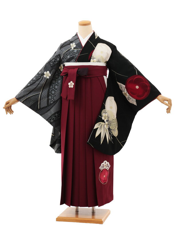 ■ジュニア袴レンタル一覧はこちらからどうぞ※商品の色については画面を表示するモニターによって実際と多少異なる場合がございます。ご了承下さいませ。 商品詳細 ［小学生卒業式(女の子)袴レンタル］ ■素材：化繊 ■肩裄：68cm　袖丈：76cm　袴丈：87cm※総柄のため写真と柄の出方が少し異なることがあります。 ※小物はこちらでコーディネートさせて頂きます。 ※こちらの商品の長襦袢は、袖なしタイプになります。 肌襦袢は付属いたしませんのでキャミソールなどの袖の無い肌着をご用意ください。 箱タイプでの配送となります。 身長　148〜153cm前後 〜子供袴フルセットレンタル（付属品）〜着物・袴・袖なし襦袢・半幅帯・草履・足袋・腰紐4本・和装ベルト・帯板・伊達〆2本・えり芯 サイズ等について詳しくは 《京都かしいしょう》まで メールにてお問い合わせ下さい。 【送料無料（北海道・沖縄・一部離島を除く）】ジュニア袴レンタル最安値に挑戦！