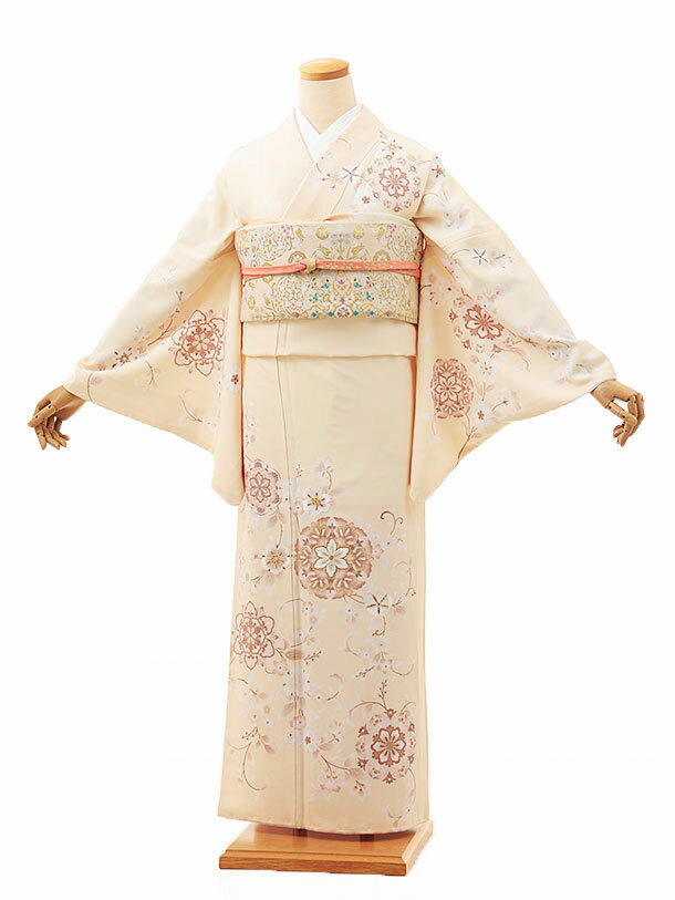 ■フルセット付下げ・訪問着レンタル一覧はこちらからどうぞ。訪問着tQ1067 ベージュ唐花(化繊) ※商品の色については画面を表示するモニターによって実際と多少異なる場合がございます。ご了承下さいませ。 商品詳細 【付下げ・訪問着レンタル】 ■身丈：172/肩裄：72/袖丈：50/前幅：28/後幅：34※帯・小物は季節、年代に合わせてコーディネートさせて頂きます。こちらは半衿付長襦袢・裾除付肌襦袢のご用意となります。 ■対応身長　・・・165cm〜170cm位 ■対応サイズ・・・15号〜19号位 寸法の見方はこちらを参照して下さい。 付下げ・訪問着などについて詳しくは 《京都かしいしょう》まで メールにてお問い合わせ下さい。 【送料無料（北海道・沖縄・一部離島を除く）】訪問着レンタル料金最安値に挑戦！ 訪問着TOPページへ