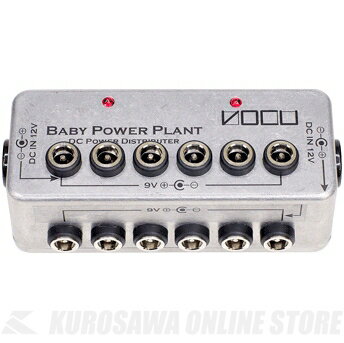 - Baby Power Plant Type-C (Dual Regulate) - 可能な限り小さく、可能な限り出力数の多いパワーサプライを求めるプレイヤーの声に応えたパワーサプライ。限りあるエフェクトボード内のスペースを最大限に活用することのできるパワーサプライです。パワーサーキットを2つ内蔵し、それぞれを専用のパワーサ プライで駆動することにより、消費電流の大容量化（最大2A ）を実現したモデル。2つのパワーサプライを使用することに より電源グランドが分離できるため、デジタル機器とアナログ 機器を共存させてもデジタル機器からのノイズの影響をアナロ グ機器が受けることがなくなります。 - 消費電流と本体の発熱について - Baby Power Plant は、DC12Vの電源からDC9Vレギュレータを利用して安定した9V電源を確保しています。このDC9Vレギュレータは、電圧を降下させるさいに発熱するため、利用中には本体が暖かくなります。加えて、レギュレータの発熱量は消費電流が多くなるほど高温になります。 Baby Power Plant の最大能力である1Aまで電流を消費させた場合、10分ほどで50度程度までシャシー全体の温度が上昇します。800mAでは40度程度までに抑えられるため、長時間使用する場合には800mA以下での運用をお薦めします。なお、1Aを越えた電流が消費された場合、Baby Power Plantの基板やDC9Vレギュレータよりも先に、付属の1Aパワーサプライがパンクします。 熱源となっているDC9Vレギュレータは、シャシー背面にスクリュー止めされており、シャシー全体に熱を逃がすことで自然冷却しております。このため　エフェクトボードの角などに隙間無く設置した場合には、冷却効率が悪化して温度がさらに上昇します。多くの電流を消費する場合には、Baby Power Plant ができる限り冷やされるような場所への設置をお薦めします。 Baby Power Plant Type-C は、DC9Vレギュレータがシャシー内に2つ設置されるため、2つのレギュレータによる相乗効果で冷却効率が悪化し、シャシー温度の上昇が著しくなります。弊社のテストでは、最大の1A x 2で24時間連続運転させてもBaby Power Plant自体が壊れることはありませんでしたが、その周辺に設置された機器への影響は弊社では責任を負うことはできませんので、ご自身の設置環境に合わせてBaby Power Plant への接続台数を調整してください。