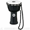 - MEINL Jr.DJEMBE - MEINL Jr.DJEMBEは、7"のコンパクトなボディーながら音量も大きく素晴らしいトーンが出ます。 軽量なシンセティックシェルの為、どんな機会にもさっと掴んで出かけるのに最適な楽器です。 ヘッドは予めストレッチされたロープでしっかりと締められチューニングの保持が良く、 ボディ、ヘッドともにシンセティックを使用している為、夏、高温多湿な日本の環境にも耐性があり、 コンディションを気にせず楽しむことができます。 アウトドアでのジャムセッションの集まりや、インドアでのリズムティーチングなど様々な用途で活躍します。 ■ サイズ：7"(ヘッド) × 12 1/2"(高さ)