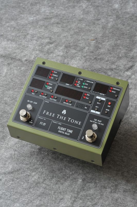 - 世界初リアルタイムBPMアナライザー、ディレイタイム・オフセット機能搭載の高音質デジタルディレイ『FLIGHT TIME』が更なる進化を遂げ登場!! - FLIGHT TIME FT-2Yは、世界中のプレイヤーからの熱いご要望にお応えし、2016年に生産完了になったFT-1Y(FLIGHT TIME)の後継機種として復活いたしました。 FLIGHT TIME FT-2Yは、アナログ回路や電源回路だけでなく、デジタル回路とファームウェアの設計を見直し、音質の飛躍的な向上を図りました。 仕様に関してはFT-1Yの機能(世界初のリアルタイムBPMアナライザー機能とディレイタイム・オフセット機能等)はそのままに、 インスト/ラインレベルの切り替えや、プリセットの切り替えモードを追加するなど、音質・機能の両面で更なる進化を遂げました。 音質を追求し、より使いやすく、FREE THE TONEの「今」を結集した、比類なきディレイ・エフェクター、それが『FLIGHT TIME FT-2Y』です。 ぜひこのサウンドを体感してください。 注1) TAP入力したテンポ情報が、実際の演奏と±20%を越えてBPMが異なる場合は自動調整されません。 注2)変拍子を取り入れた演奏やオーケストラやピアノ演奏などリアルタイムBPMアナライザーがBPMを認識できない場合がございます。 - 特徴 - ?世界初リアルタイムBPMアナライザー機能(2014年9月フリーザトーン調べ) ?世界初ディレイタイム・オフセット機能(2014年9月フリーザトーン調べ) ? 32ビット高精度DSP搭載 ? HTSサーキットとアナログミキサーを内蔵。 ? インスト/ラインの入力レベル切替機能 ? HPF(ハイパスフィルター)、LPF(ローパスフィルター)機能 ? モジュレーション機能 ? サウンド・ホールド機能 ? REC & REPEAT機能 ? DELAY PHASE機能 ? MIDI機能 ?トレイル機能 ?TAP入力機能 - 主な仕様 - ・プリセット数 : 99 (ユーザープリセット数:90、ファクトリープリセット数:9) ・入力インピーダンス:500KΩ以上 ・出力負荷インピーダンス :1kΩ以上 ・最大入力レベル:INST +2dBm / LINE +13dBm ・端子:1/4インチ標準フォーン・ジャック(IN、OUT、HOLD) ・電源: アダプター(別売) ・消費電流:DC12V 約400mA(Max) ・サイズ: 146(W) × 120.5(D) × 57(H)mm(ジャック等の突起物含む)