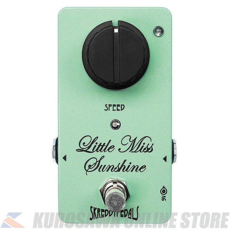 70年代の香り漂うオプティカルフェイズシフター！ Skreddy Pedals Little Miss Sunshineは、70年代中期のフェイザーサウンドを作るフェイズシフターです。 音を細部まで表現しながら、深くみずみずしいサウンドを実現。 ひとたびペダルを踏めばあのクラシカルなサウンドと共に、全く新しい世界が広がります。 シンプルなフェイザーペダルです。ハイゲインな歪みと組み合わせても余計なノイズが出ることはなく、音を変えてしまうこともありません。 トレブルブースト、ベースカット、ヴォリュームブースト、ヴォリュームダウン・・・フェイザーペダルで起こることのあるこれらの事象とは無縁です。 透明で歪みのない、みずみずしく暖かく、甘いサウンド。そしてなによりも、“ロック”なサウンドです！ Little Miss Sunshineは70年代のフェイザーサウンドを作るペダルですが、さらに3次元的なゆらめき、甘くからみつくような揺れが加わり、眠気を誘うほどの超低速からくらくらするような超高速まで、幅広いスピード設定が可能。 圧倒的なローノイズとクリーンさ。ナチュラルな特性と音量を実現。 ヘッドルームが広いため、ファズペダルの前後に設置しても音がおかしくなることはありません。 大きなノブを採用しているため、フットコントロールも容易です。 また、エフェクトのON/OFFを表示するLEDの他に、現在設定されているスピードを常に表示できるLEDを搭載。ステージでの使用感も抜群です。 ※9Vアダプタ（One Control EPA-2000推奨）で駆動します。電池はお使いになれません。 ▲Skreddy Pedalsは、ペダル制作に関わる全工程をハンドメイドで行っているため、塗装時の色ムラなどがある場合がございます。 【Skreddy Pedals】 Skreddy Pedalsは、カリフォルニアで長年エフェクターを製作しています。 ビルダーを務めるMarc Ahlfsの、非常に高い各パーツへのこだわりと、その結果による素晴らしいサウンドは世界中から評価され、今では世界を代表するハイクオリティなエフェクターブランドの1つとして知られています。 世界中のプレイヤーが渇望するそのエフェクトペダルはあまりの人気で、オーダー後数ヶ月待ちという状態が続くこともあり、またレアなパーツを大量に使用するため、パーツの入手状況によって細かなモデルチェンジを繰り返すこともありますが、それでも、常に最良かつ最高の音にこだわり続けるSkreddy Pedalsの姿勢と、そうして作られたエフェクトは、多くのプレイヤーを虜にしてきました。一度味わうと忘れられない、感動的なサウンドこそがskreddy Pedalsの神髄なのです。