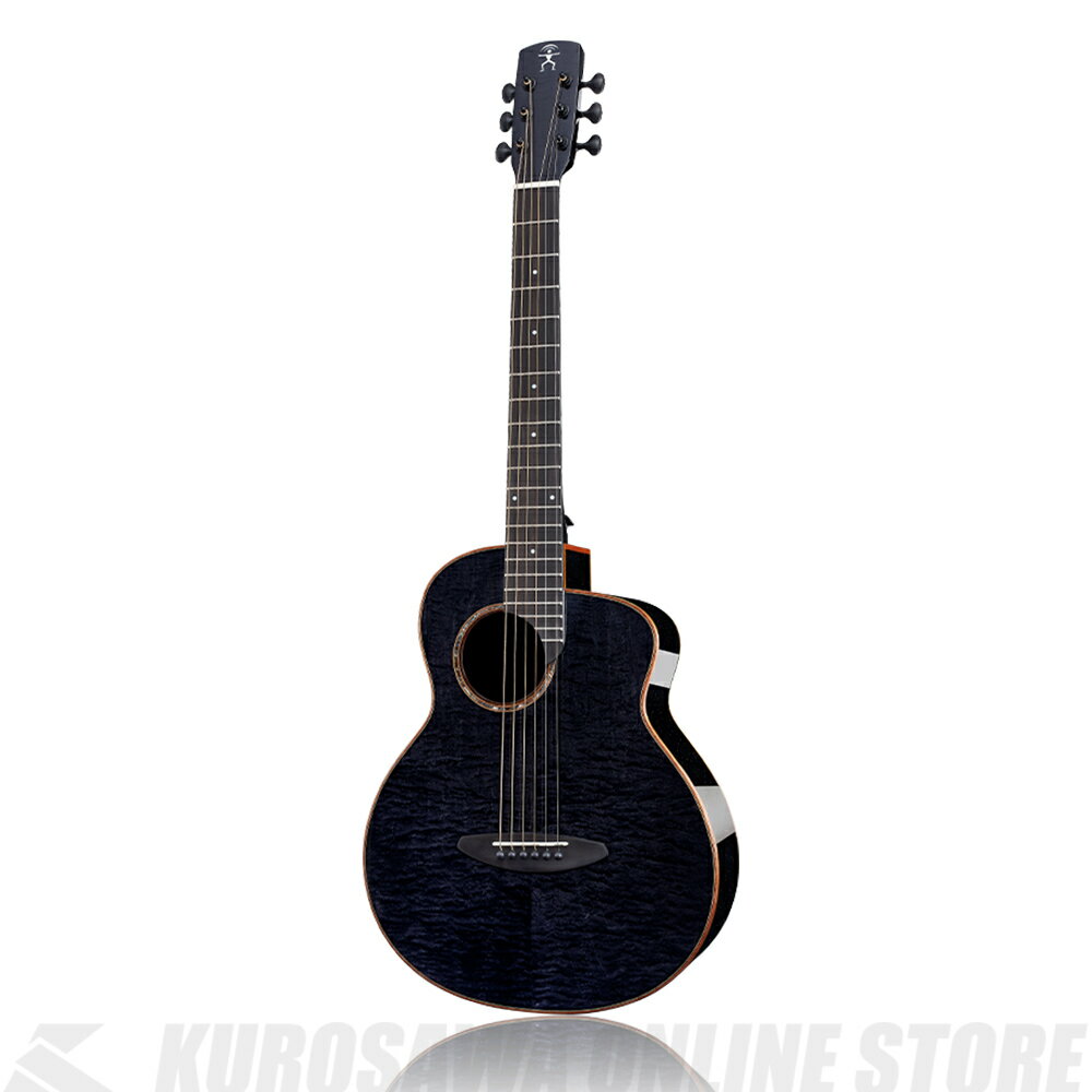 持つ甘い中高音、豊かな低音がフィンガースタイルからカントリー、ポップまであらゆるスタイルに馴染んでくれます。 ★SPEC★ サイズ：トラベルサイズギター フレット：21 トップ：FFWパネルブラックディップタイガーメープル+レッドパイン サイド：マホガニー バック：マホガニー 構造：ソリッド ヘッド：ブラックディップタイガーメープル マシンヘッド：シールドギヤタイプ ネック：マホガニー ブリッジ：エボニー ナット：牛骨 ナット幅：44mm 指板：エボニー インレイ：ホワイトシェル スケール：610mm 弦：Daddario EXP16 フィニッシュ：High Gloss Pearl ロゼット：アワビ & 木材 バインディング：マホガニー ケース:Deluxe Gigbag