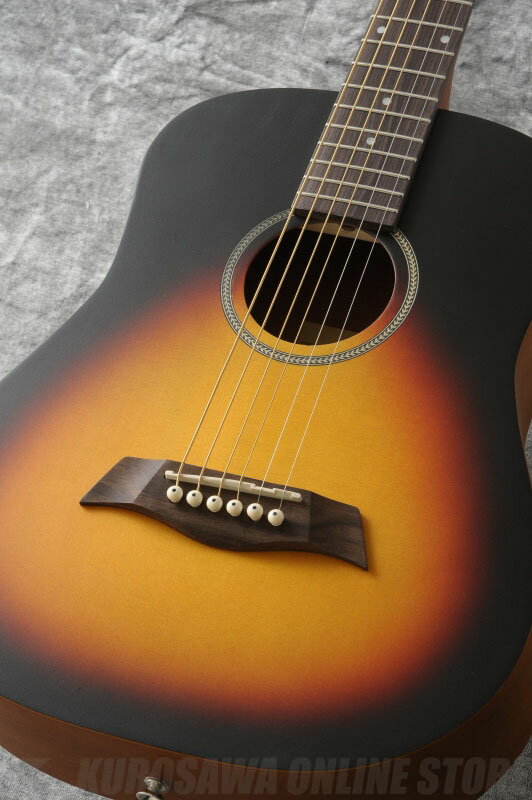 S.yairi Compact Acoustic Series コンパクトボディーでありながら、サウンド、塗装の質感など細部にこだわり、 最高のコストパフォーマンスを実現しました。 ■ソフトケース付き Specification TOP: Spruce SIDES & BACK: Mahogany NECK: Nato FINGERBOARD: Rosewood SCALE: 580mm / 20f BRIDGE: Rosewood HARDWARE: Chrome POSITION MARK: Dot BODY BINDING: None SOUNDHOLE BINDING: Heeringbone CASE: Softcase