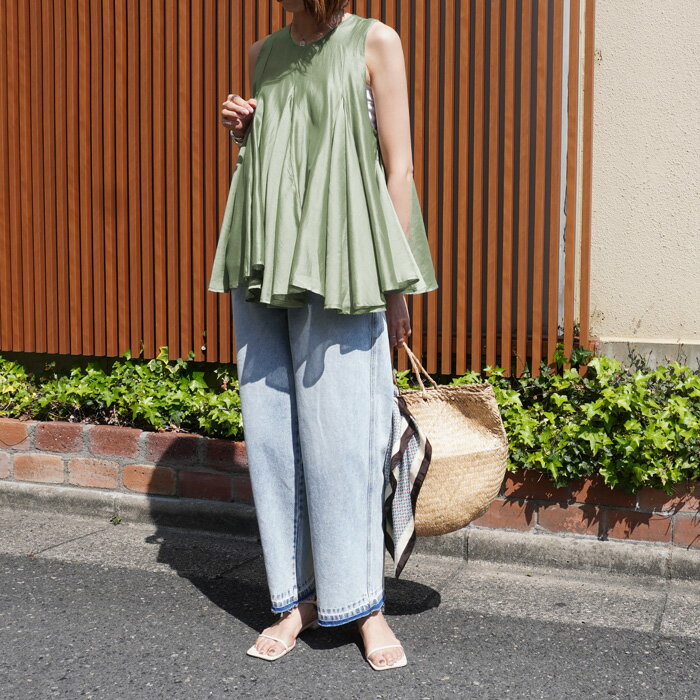 Rakuten - 【5月中旬】エアリーボリュームフレアブラウス テンセル シルクLOOK ブラウス たっぷり ボリューム フレア 光沢 柔らか エアリー 軽やか 繊細 やわらか ふんわり きちんと 無地 プルオーバー ノースリ フレンチスリーブ ジップ ホワイト ブラック ミント　LIVE ITEM
