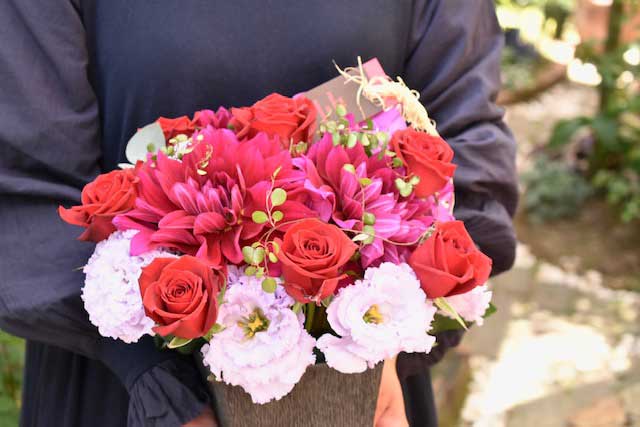 誕生日 花 オーダーメイド フラワーアレンジメント 花束 Mサイズ 【母の日 花 ギフト お祝い 誕生日プレゼント 結婚祝い 退職祝い 女性 男性 妻 結婚記念日 母の日ギフト 入学 入園 花 バラ 生花 花ギフト おしゃれ あす楽 翌日 送料無料】