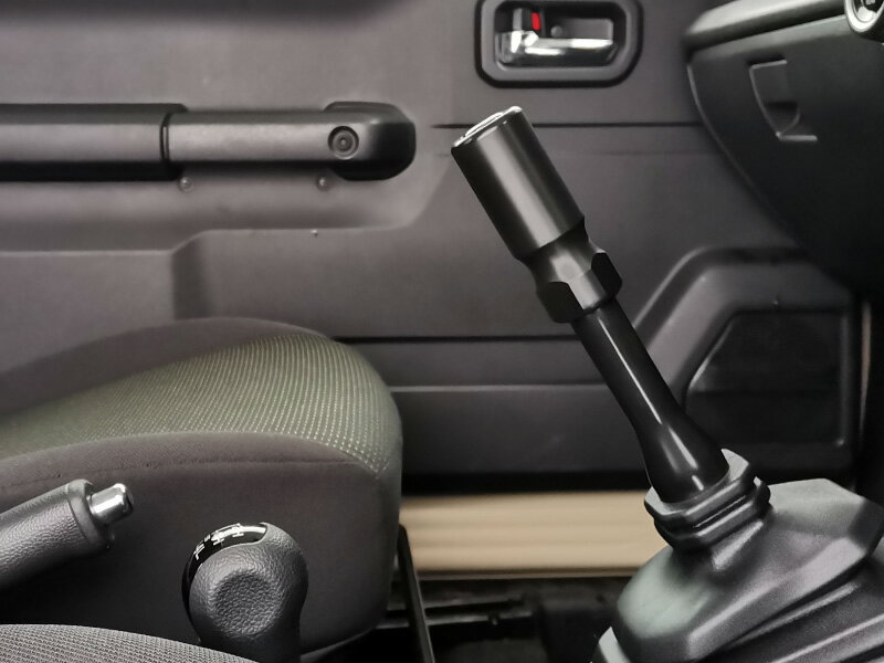 ジムニー JB64 JB74 MT車用 シフトノブ 筒型 ジュラコン製 ブラック/ホワイト ギアノブ スティックシフ..