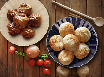 【スーパーSALE 10%OFF以上】【選べる2色】 大深皿 23.8cm 大皿 しのぎ 日本製 美濃焼 陶器 食器 洋食器 和食器 おしゃれ 大きめ 大皿 お皿 鉢 大鉢 ボウル カレー皿 パスタ皿 煮物鉢 お花 プレート 輪花 クリームアイボリー ネイビーブルー リム おうちカフェ カフェ風