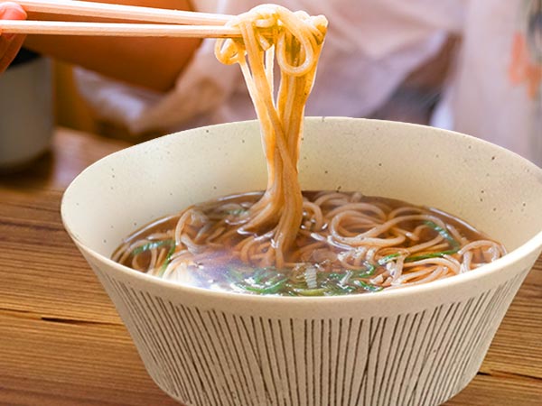 丼ぶり 18cm 1000cc おしゃれ ラーメン丼ぶり うどん丼ぶり カツ丼 どんぶり アウトレット品込 日本製 美濃焼 和食器 ワイア waia モダン 白 黒 シック インスタ映え 線 モノトーン 反型 人気 電子レンジ 食洗機 対応 3