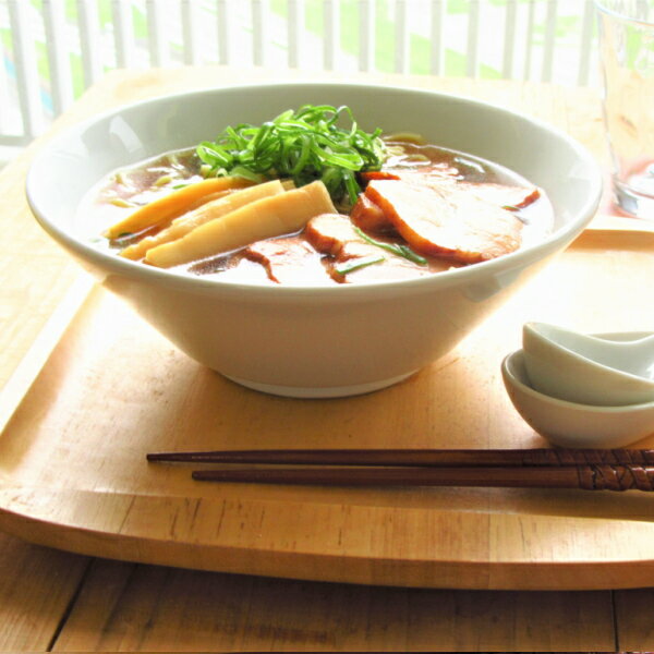 どんぶり ラーメン丼ぶり 普通サイズ 915cc 白い食器 アウトレット 日本製 ラーメン鉢 らーめん 無地 訳あり シンプル 中華食器 おしゃれ 美濃焼 陶磁器 業務用にも 切立 重なる スタック