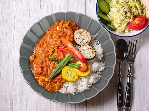 食器 大深皿 おしゃれ お花 グレー 23.8cm しのぎ 灰色 ボウル 鉢 大鉢 カレー皿 パスタ皿 煮物鉢 お花リム 洋食器 和食器 日本製 美濃焼 カフェ風 お家ごはん かわいい オシャレ 映える インスタグラム 電子レンジ 食洗機 対応