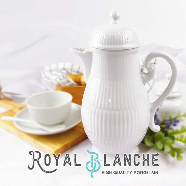 【スーパーSALE 10％OFF以上】【Royal Blanche】 ティーポット(大) 1200cc 日本製 美濃焼 陶器 白磁 白い食器 洋食器 軽量 しのぎ コーヒーポット ポット 水さし 急須 紅茶 カフェ風 おしゃれ シンプル モダン アンティーク ポーセリンアート ホワイト 北欧