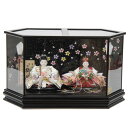 雛人形 親王ケース入り 小出松寿 おぼこ雛 四寸 京刺繍 hn188 hs414 幅57cm 六角黒ケース 2人 (24hina-ya-to0446) ひな人形...