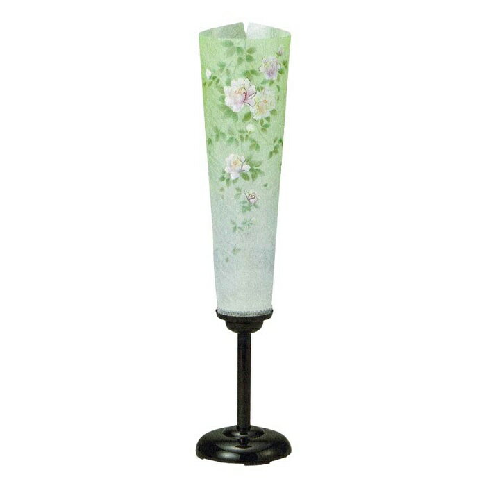 サイズ約直径18×高さ79cm創作提灯夢あんどん 大ぼたん下台プラスチック製廻転灯現代の仏壇に合わせて春夏秋冬、季節を問わず長くお飾りいただける創作提灯です。ホロと下台の間に支柱を追加しました。ボリューム感が増しバランスのよい形状です。電気電気コード式中間スイッチ付き水雷球クリア25W水雷球提灯は精霊送迎の意味だけでなく、精霊に安らかに成仏してほしいという祈りと、生前のご恩に対する感謝の気持ちを込めた大変心のこもった先祖供養の表し方です。これが絶対正しいお盆の迎え方という決まりはありませんが、一般の家庭では、家族や親戚が集まり先祖の霊を迎え、今の自分があるのは先祖のおかげと感謝供養する行事として行われたいます。■お盆はいつ？■お盆は8月15日、7月15日の日が中心となり、13日に行う迎え火（この日を盆の入りと呼びます）で始まり、16日に行う送り火え終わるというのが一般的です。8月15日のお盆は「月遅れの盆」とも呼ばれます。この他、旧暦カレンダーによるお盆を行う地域もあります。■初盆（新盆）とはなに？■亡くなられて四十九日法要が終わった後、つまり忌明け後に初めて迎えるお盆のことを特に初盆（はつぼん）、あるいは新盆（にいぼん、しんぼん、あらぼん）と呼んでいます。初盆の際には親類や知人が集まり、特に丁寧に供養をするのが習わしです。■盆提灯はいつ飾るの？■8月のお盆の場合は8月の初めから、7月のお盆の場合は7月の初めから飾っても大丈夫です。片付けるのは、お盆が明ける17日以降ということになりますが、8月盆の場合には8月一杯まで、7月盆の場合には月を超えて8月初旬まで飾っても構いません。■盆提灯を廃棄する場合は？■地域のルールに従ってください。提灯の一部を送り火の素焼きの皿の上で自分で焚き上げ、その他の部分を捨てることも一つの方法です。提灯は、職人さんの手作りです。仕様小物等予告なく変わる場合があります。また、自然の材料を使っているものは一つ一つの風合いが若干異なる場合がございますので、悪しからずご了承下さいますようお願い申し上げます。