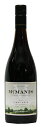 ボディ ライト フル 味わい 辛口 甘口 タイプ キレ コク McMANIS FAMILY VINEYARDS PINOT NOIR 生産国 　アメリカ 容量 　750ml 生産村 　カリフォルニア ヴィンテージ 　2022年 種類 　スティルワイン アルコール度数 　13％ マックマニスは全米でも「この価格でこの美味しさ！」と評価の高いワイナリーです 北カリフォルニア、サン・フランシスコから内陸へ車で約1時間半入ったリポンの地で1938年から葡萄栽培農家として創業し有名ワイナリーに葡萄を供給してきました。 4世代目にあたるロン＆ジェイミー・マックマニス夫妻が1990年に自社畑からワイン造りを始め、現在は5世代目の家族と共に認証された環境保全型ワイングローイング（栽培とワイナリーの両方が認証された）で、コストパフォーマンスに溢れた全米でも評価の高いワインを造っています。 自社畑はリポンに約1,000ha、ロダイに約1,000haを所有し、白系葡萄はリポンにあるリヴァー・ジャンクション(二つの川が合流し涼しい風が吹き込む)から、赤系葡萄は温暖で果実が十分熟しながらバランスと取れた葡萄となるロダイの自社畑と一部買い葡萄で造り、品種により適地で栽培されており、全ての畑が環境保全型農法の認証が取れています。 ワイナリーはリポンの自社畑に囲まれ1998年に新設され、十分な生産量に対応できますが、小さなタンクも備え、様々な醗酵、熟成方法のヴァリエーションに富み、ブレンディングにより毎年ブレのない高品質なワインが造られます。 熟したピノ・ノワールの甘味たっぷりの味わいが感じられ、豊かなボディの中に爽やかな酸味があり、すぐに美味しいと思わせてくれる味わいがあります。 まさかこんな価格のワインだとは思わないほどの品質の高さに驚いてしまうほど！ ステンレス・タンク醗酵、仏産（新＋数年使い）樽材にて約6か月間熟成。 新鮮なチェリー、ストロベリー、ラズベリーの風味が顕著に現れ、のど越しが非常に滑らか。 樽熟成からくるヴァニラのニュアンスが鮮やかで、味わいには熟したベリーがミックスして口中に広がる。 スモーク・サーモン、サーモンの炭火焼、赤味の肉（鴨ロースト、牛ロースト・ビーフ）と軽やかな酸味が効いたソースなどと良い相性。 ぶどう品種 (セパージュ) ピノ・ノワール100%