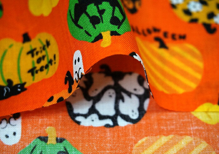 【10cm単位 】シーチング 生地 ハロウィン かぼちゃとおばけ 黒猫 コウモリ クモ カボチャ HAPPY HALLOWEEN ハッピーハロウィン かわいい トリックオアトリート ランタン 手芸 綿100% k2craft-10006789 手芸レースのフェアリーレース サンプル画像2