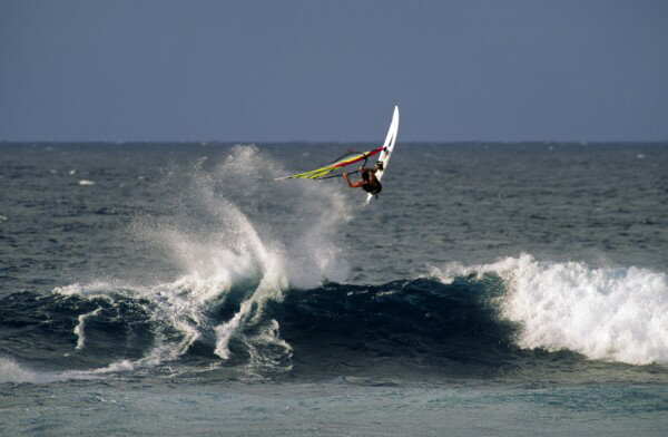 自然 スポーツの壁紙 輸入 カスタム壁紙 輸入壁紙 カスタム壁紙 PHOTOWALL / Windsurfer at Hookipa Beach Park (e23252) 貼ってはがせるフリース壁紙(不織布)  