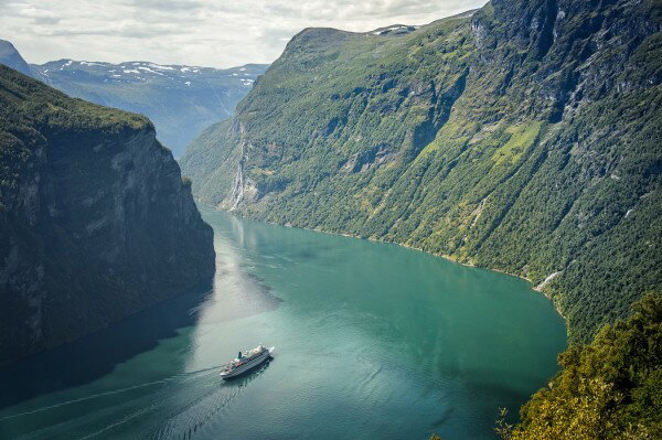 10日30名様20％OFFクーポン 風景 景色 自然の壁紙 輸入 カスタム壁紙 輸入壁紙 カスタム壁紙 PHOTOWALL / Green Water of Geirangerfjord, Norway (e29913) 貼ってはがせるフリース壁紙(不織布)  