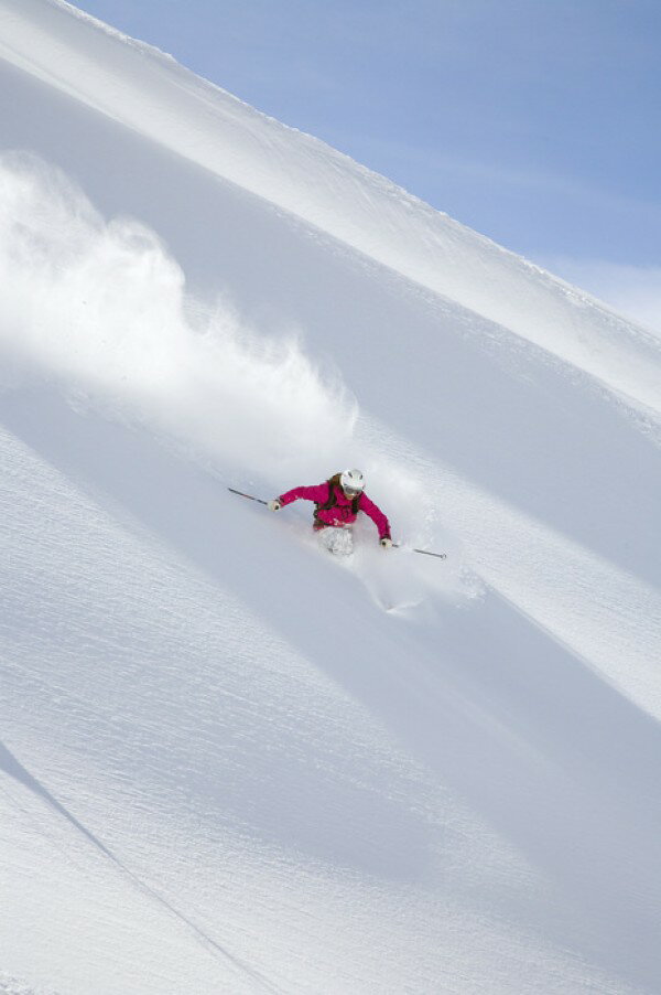 風景 景色 自然の壁紙 冬 雪山 スキー 輸入 カスタム壁紙 輸入壁紙 カスタム壁紙 PHOTOWALL / Skiing in Chamonix, France (e29984) 貼ってはがせるフリース壁紙(不織布) 【海外取寄せ商品】 【代引き・後払い不可】