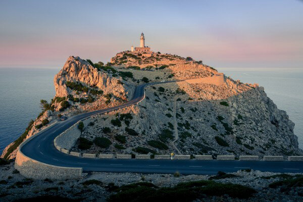 マルヨカ フォルメントール灯台の壁紙 輸入 カスタム壁紙 輸入壁紙 カスタム壁紙 PHOTOWALL / Lighthouse at Cap Formentor - Mallorca (e313214) 貼ってはがせるフリース壁紙(不織布) 【海外取寄せ商品】 【代引き 後払い不可】