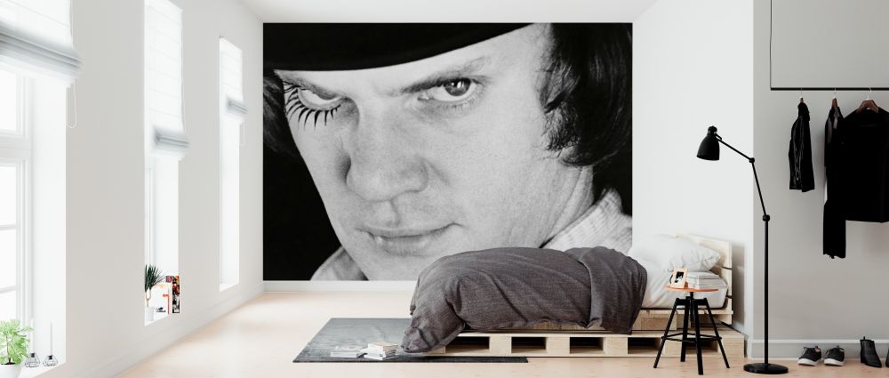 時計じかけのオレンジ 映画の壁紙 輸入 カスタム壁紙 PHOTOWALL / Malcolm Mcdowell in a Clockwork Orange (e314879) 貼ってはがせるフリース壁紙(不織布) 【海外取り寄せのため1カ月程度でお届け】 【代引き不可】