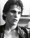 ランブルフィッシュ 映画 モノクロ モノトーンの壁紙 輸入 カスタム壁紙 PHOTOWALL / Rumble Fish - Matt Dillon (e326121) 貼ってはがせるフリース壁紙(不織布) 【海外取り寄せのため1カ月程度でお届け】 【代引き・後払い不可】