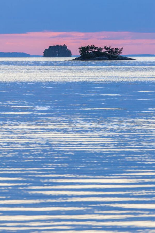 湖 島 風景 写真の壁紙 輸入 カスタム壁紙 輸入壁紙 カスタム壁紙 PHOTOWALL / Blue Sparkling Lake (e84528) 貼ってはがせるフリース壁紙(不織布) 【海外取寄せ商品】 【代引き・後払い不可】