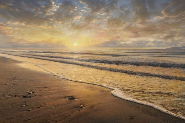 海岸 砂浜 ビーチ 空 雲 光 写真の壁紙 輸入 カスタム壁紙 PHOTOWALL / Golden Glow in Sandy Beach (e84387) 貼ってはがせるフリース壁紙(不織布) 【海外取寄せ商品】 【代引き・後払い不可】