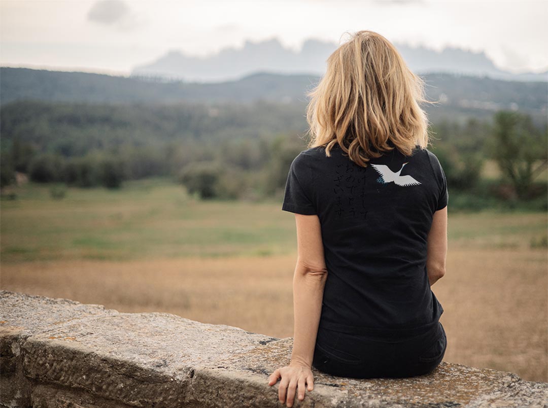 Tシャツ レディース バックプリント 半袖 ブラック 黒 デザイン M L tシャツ ティーシャツ T shirt 019997 お正月 鶴