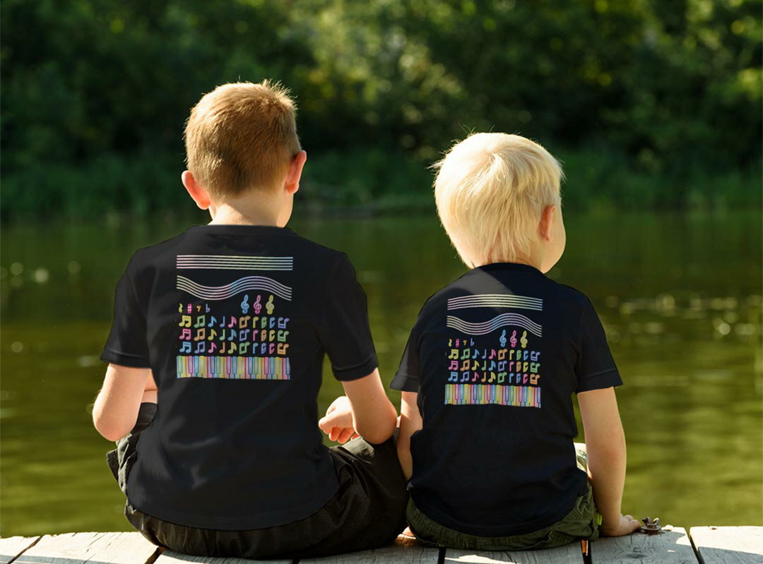 tシャツ キッズ バックプリント 半袖 黒地 ブラック デザイン 90 100 110 120 130 140 150 Tシャツ ティーシャツ T shirt 008257 音符　楽譜　ピアノ　レインボー　カラフル