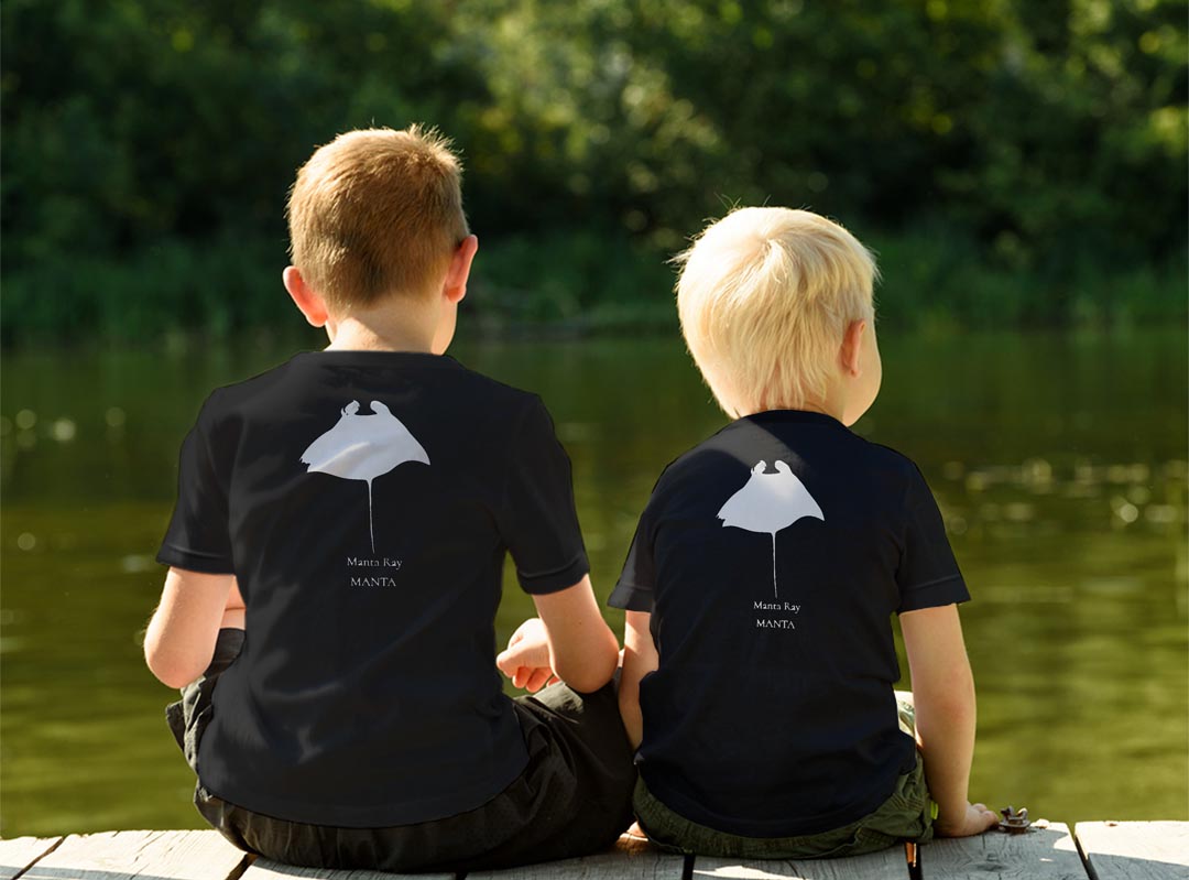 tシャツ キッズ バックプリント 半袖 黒地 ブラック デザイン 90 100 110 120 130 140 150 Tシャツ ティーシャツ T shirt 019735 海の生物 オニイトマキエイ manta ray