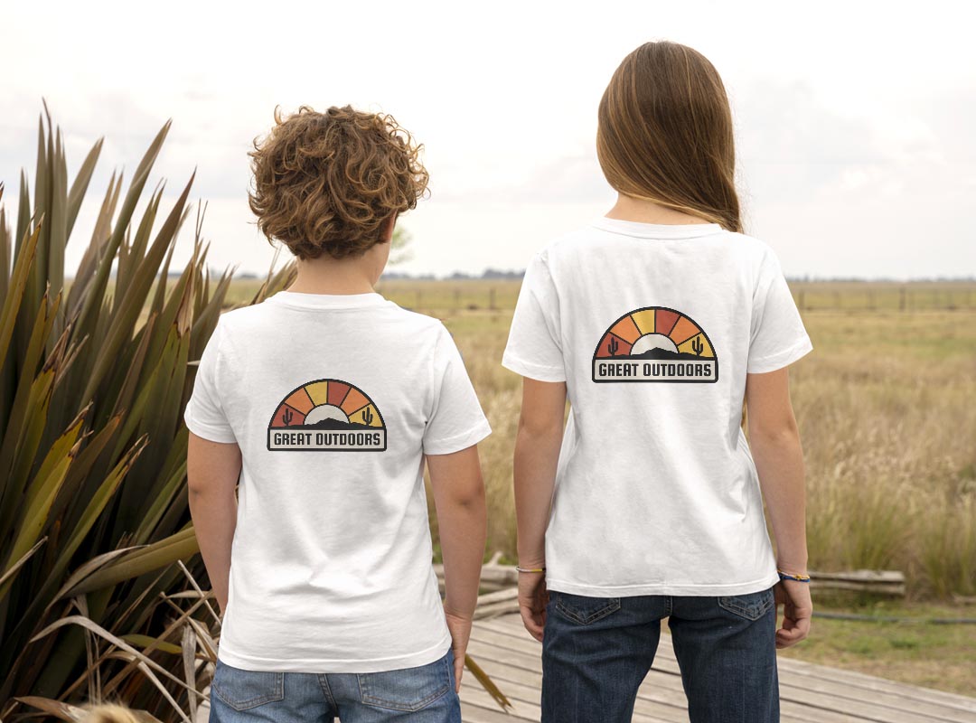 Tシャツ キッズ バックプリント 半袖 白地 デザイン 90 100 110 120 130 140 150 Tシャツ ティーシャツ T shirt 032283 バッジ ワッペン アウトドアステッカー
