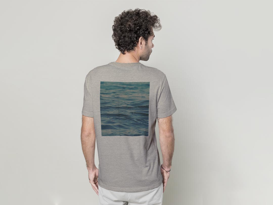 Tシャツ メンズ バックプリント半袖 ホワイト グレー デザイン XS S M L XL 2XL tシャツ ティーシャツ T shirt 023948 海　水面