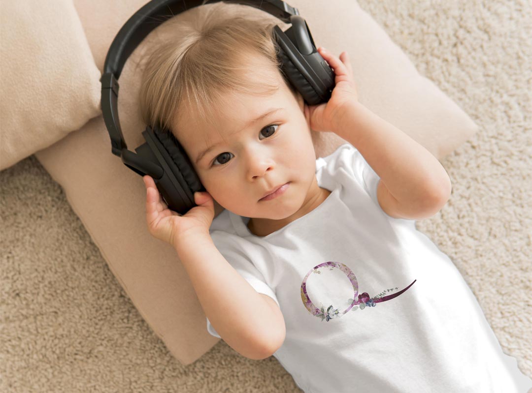 選べる6カラー ロンパース カバーオール 赤ちゃん 半袖 デザイン 70cm 80cm　rompers ベビー 新生児 キッズ 70サイズ 80サイズ ギフト マタニティ 妊婦 出産祝い プレママ ティーシャツ T shirt 019705 文字 q アルファベット