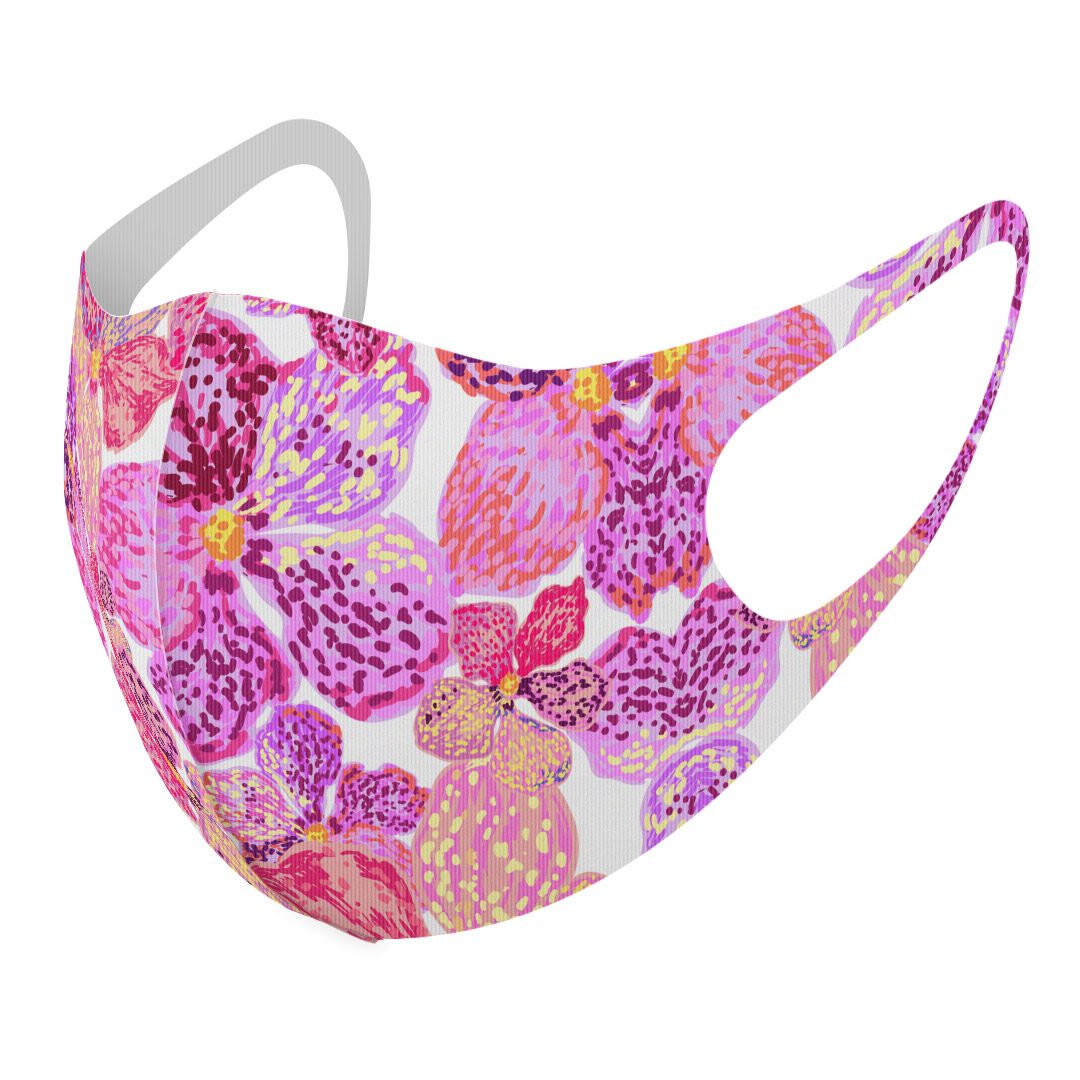 商品特徴・洗って繰り返し使える デザインマスク 2枚セット・素材：ポリエステル　サラサラとした肌触りで通気性がよく、呼吸も苦しくなりにくい・3D立体構造で伸縮性もあるので、顔にしっかりフィットして耳が痛くなりにくい・専用の高精細転写プリンターで発色の良い美しいデザインはファッション性も抜群・デザイン選び放題！ご覧の商品以外にも数千デザインをご用意しています・プリント工程、仕上げ、梱包：日本　素材：中国製注意事項画像はサンプルです。ご覧の環境によっては多少色味に違いを感じる場合があります。 転写プリントの性質上、中央の縫合部でデザインに多少のズレが生じる場合があります。※色味のイメージ違い、軽微なズレを理由とした交換や返金はご対応出来かねます。2枚セットの商品で、同デザイン、同じ素材色の2枚セットです。別デザインとの組み合わせや白とグレーを1枚ずつなどのご対応は出来かねます。ほぼ無臭の商品ですが、どうしても気になる方は一度手洗いしてからご使用ください。使用環境によりますが、通常使用で10回程度は繰り返し洗ってご使用いただけます。洗濯の際は水、またはぬるま湯での手洗いを推奨します。洗濯機や洗剤、漂白剤の使用は生地の傷みや色褪せが進行する可能性があります。洗濯後は陰干しして下さい。また、耳掛け部を洗濯ばさみで挟んで吊るしますと、自重で生地が伸びやすいので、鼻側の生地を挟んで干してください。商品発送完全受注生産商品となりますので、既製品と比べて発送までお時間を頂いています。 基本的に決済確認後2-3営業日での発送となります。繁忙期や休業日明けの場合はさらに時間がかかる場合があります。 その際には別途メールにてご連絡致します。発送日から到着までに2?4日ほどかかる場合が多く、紛失などの保障もご対応できかねます。あらかじめご了承下さい。