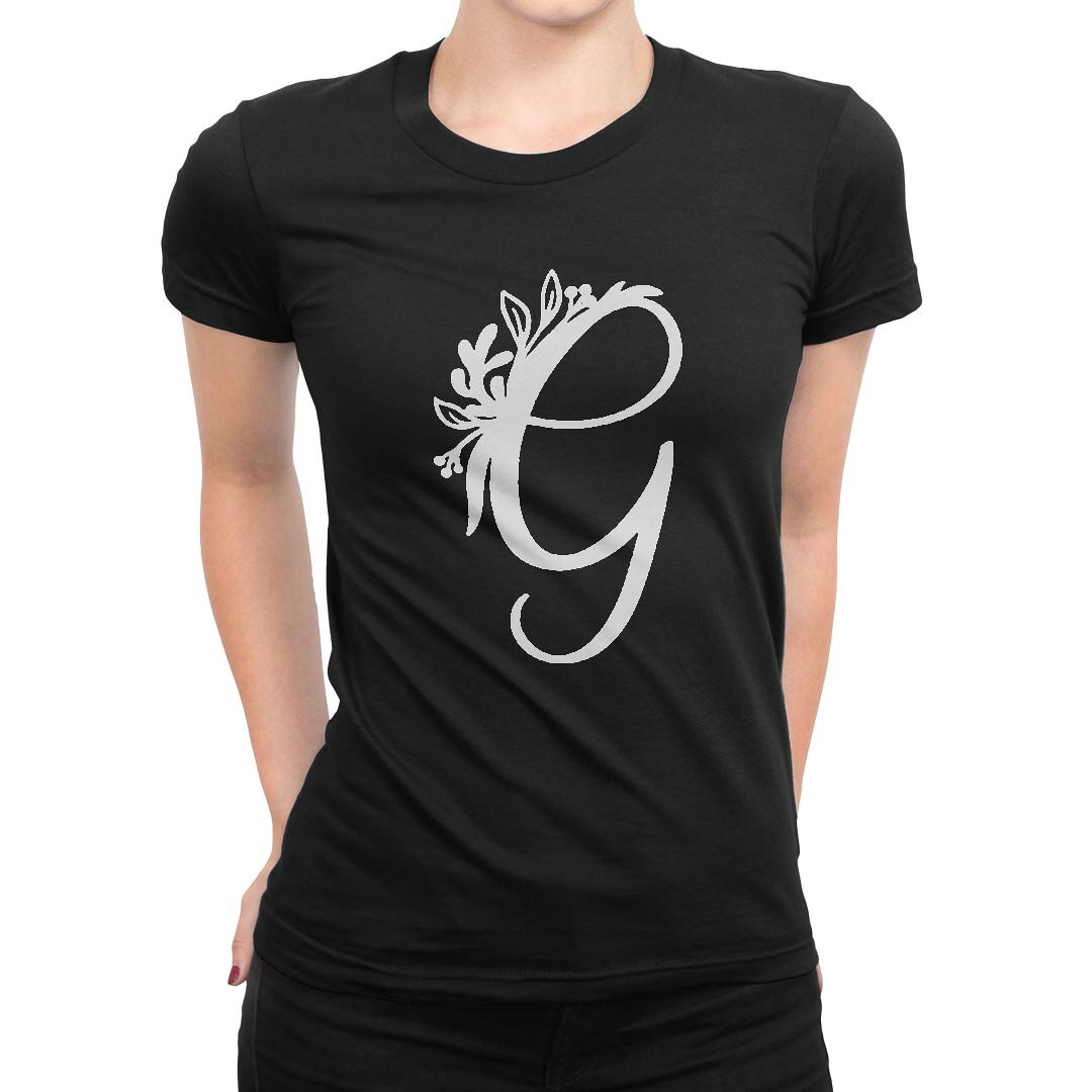 tシャツ レディース 半袖 黒 ブラック デザイン S M L XL Tシャツ ティーシャツ T shirt▼女性用半袖Tシャツ　ブラック全デザインはこちらから▼▼女性用半袖Tシャツ　ホワイト・グレー全デザインはこちらから▼商品特徴・16000デザインから選べる！デザインTシャツ！ ・洗濯も赤ちゃんにも安心なウェアプリント 　UltraChrome DGインクは洗濯に対しても色落ちが少なく、高い堅牢度が実証されています。 ・伸縮性に優れた素材、品質とタフネス性に優れたTシャツ。 素材 綿 100％ クルーネックタイプ 注意事項画像はサンプルですので、Tシャツの大きさが若干異なる場合があります。ご覧の環境によっては多少色味に違いを感じる場合がございます。 イメージと違った、モニターと色味が異なるという理由での交換や返金はご対応出来かねます。 写真のカラーは可能な限り実際の商品に色味を近づけていますが、WEBの性質上ご使用のパソコンの設定や環境でカラーが若干異なります。 ご注文後に1点1点制作する受注生産品のため、不良品以外のご返品や交換は固くお断り致します。 選択間違いも保証対象外となりますため、ご注文の際は必ずサイズやカラーをご確認下さい。洗濯の際は、商品の色あせを避けるため手洗いをおすすめします。 つけ置き洗いは避けてください。 タンブラー乾燥はお控えください。発送について完全受注生産のハンドメイド商品となりますので、既製品と比べて発送までお時間を頂いています。 基本的に決済確認後、最大で10営業日での発送となります。繁忙期や休業日明けの場合はさらに時間がかかる場合があります。 その際には別途メールにてご連絡致します。メール便の場合、発送日から到着までに2?4日ほどかかる場合が多く、紛失などの保障もご対応できかねます。あらかじめご了承下さい。